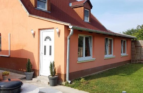 Vecses Bed & Breakfast | Airport16 bed and breakfast