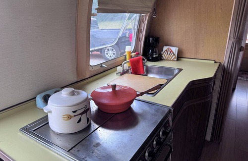 Cropwell House | Airstream Land Yacht 31ft