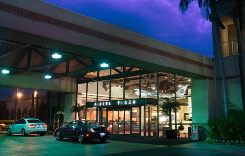 Lake Balboa Hotel | Airtel Plaza Hotel