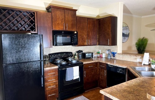 Executive Park Apartment | Airy 2 King Bed Suite—Mins to Uptown Charlotte!
