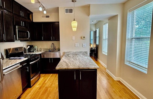 Richmond Apartment | Airy apartment close to EVERYTHING