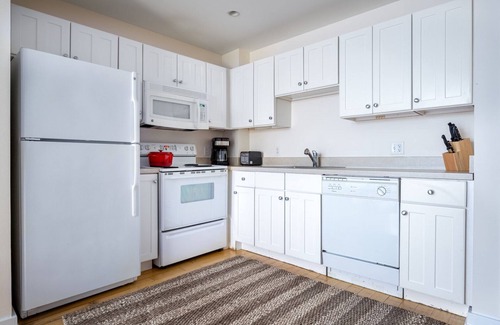 Theatre District Apartment | Airy Downtown 2BR w/W/D, nr. Boston Common, by Blueground