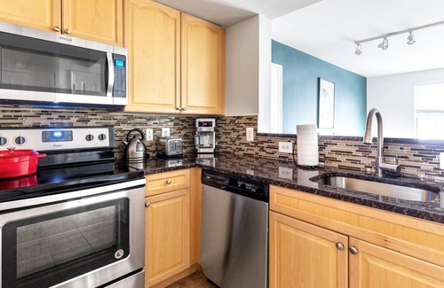 Logan Circle Apartment | Airy Logan Circle 2BR w. Gym, W/D, near 14th St Shops, by Blueground
