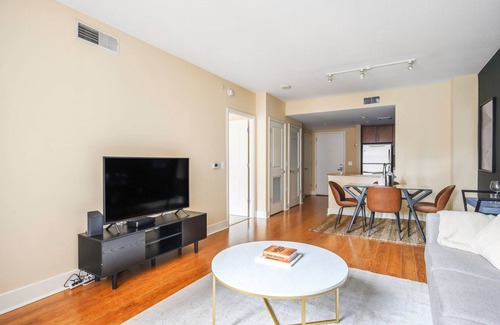 Mount Vernon Triangle Apartment | Airy Mount Vernon 1BR w/Gym, Pool, Rooftop, near Metro, by Blueground
