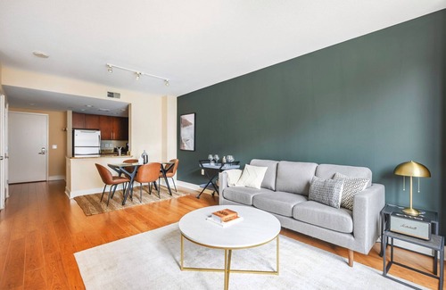 Mount Vernon Triangle Apartment | Airy Mount Vernon 1BR w/Gym, Pool, Rooftop, near Metro, by Blueground