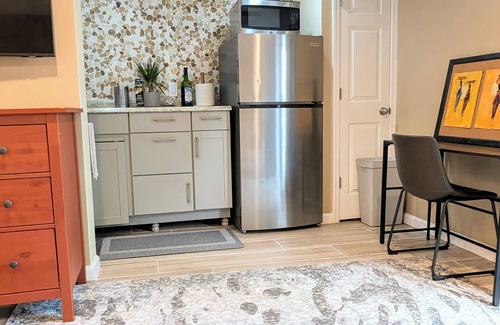 Vauxhall Apartment | Airy Savanna Studio Apartment @MushaindoroHS in Maplewood with easy access 2 NYC