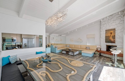 Port Hueneme House | Airy Silver Strand Beachfront Retreat- with large deck and spa!