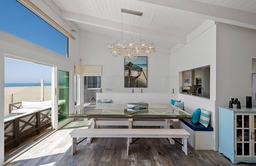Port Hueneme House | Airy Silver Strand Beachfront Retreat- with large deck and spa!