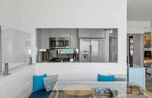 Port Hueneme House | Airy Silver Strand Beachfront Retreat- with large deck and spa!
