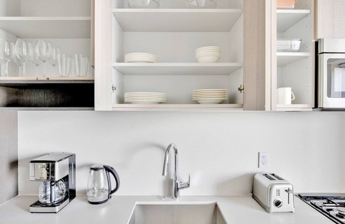 South Loop Apartment | Airy South Loop Studio w/Pool, Gym & Spa, nr Grant Park, by Blueground