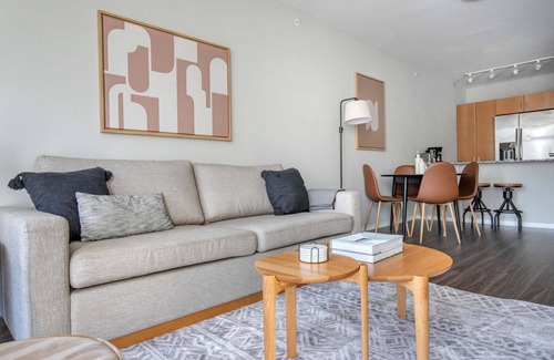 Streeterville Apartment | Airy Streeterville 1BR w/Indoor Pool, close to Navy Pier, by Blueground
