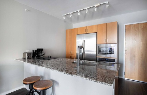 Streeterville Apartment | Airy Streeterville 1BR w/Indoor Pool, close to Navy Pier, by Blueground