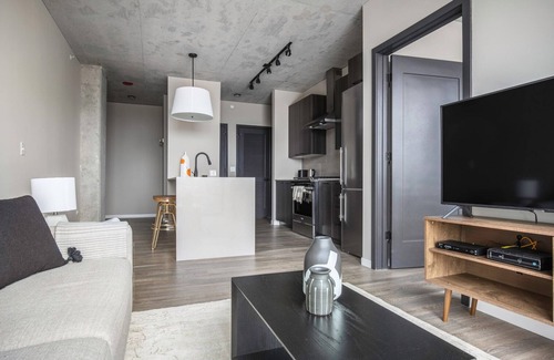 West Loop Apartment | Airy West Loop 1BR w/Pool, Gym, nr. Fulton Market, by Blueground