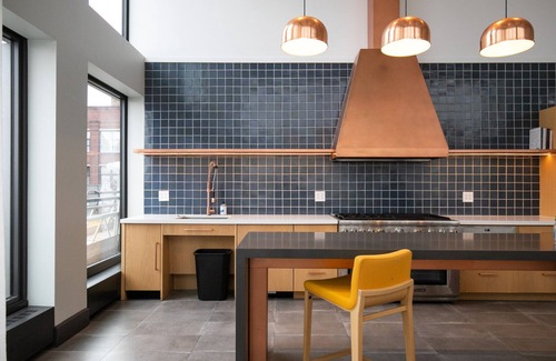 West Loop Apartment | Airy West Loop Studio w/Gym, Pool, Coworking, walk to UIC, by Blueground