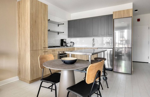 West Loop Apartment | Airy West Loop Studio w/Gym & Coworking, nr UIC, by Blueground
