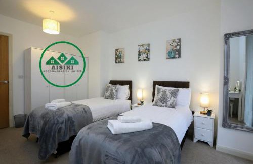 Brent Apartment | Aisiki Stays Apartments at Queensbury, Ground Floor, 2-Bedroom and 2-Bathroom, King or Twin Beds with Front Porch, with Free Wi-Fi & Parking Space