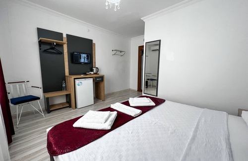Akcay Bed & Breakfast | Akçay Pier Hotel & Beach