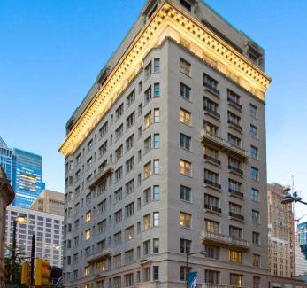 Rittenhouse Row Apartment | AKA Rittenhouse Square
