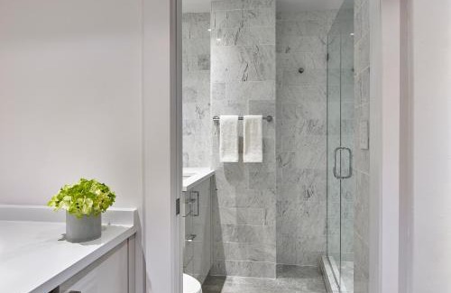 Rittenhouse Row Apartment | AKA Rittenhouse Square
