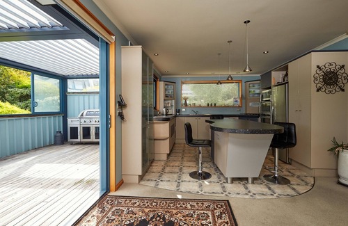 Akaroa House | Akaroa Holiday Home. Spacious, sunny, harbour views and close to town. Sleeps 8