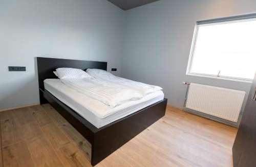 Oddeyrin Apartment | Akureyri Lux Apartments with hot tub access