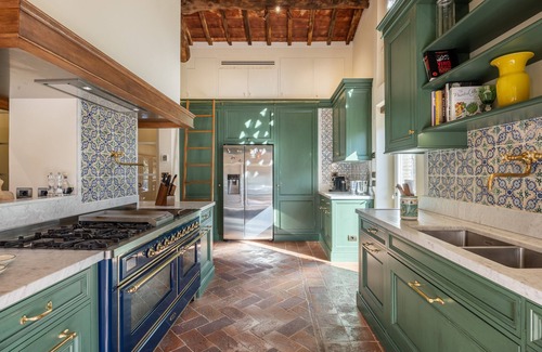 Vicopelago House | Al Bastini - villa with glorious views & pool, 15 mins from Lucca