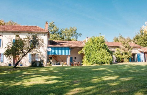 Saint-Pe-Saint-Simon Cottage | Al Hambra, Enjoy Tranquility In Our Beautifully Converted Cottage (Sleeps 10)
