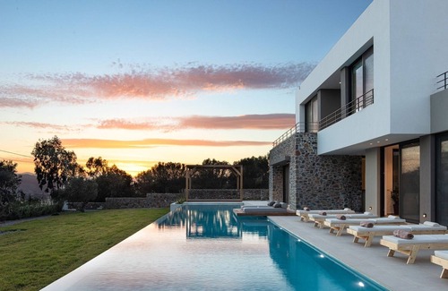 Akrotiri Villa | Al Sur Villa - Six Bedroom Villa, Sleeps 13
