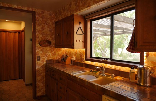 Lone Pine House | Alabama Hills Mount Whitney Retreat