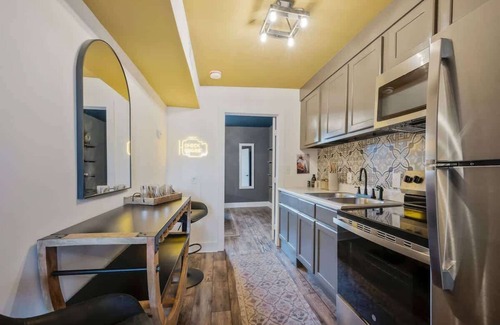 Buena Vista Apartment | Alan Jackson Themed Apartment!