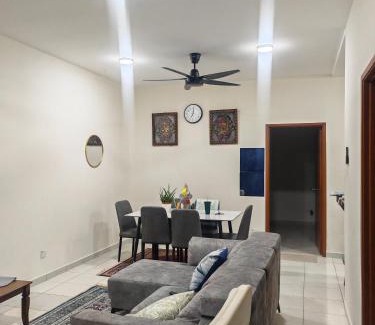 Kampung Jelatang House | Alangstay