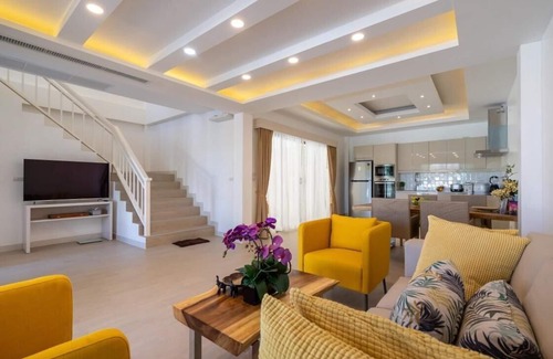 Laguna House | Alanti Villa close to Bangtao beach and bars!