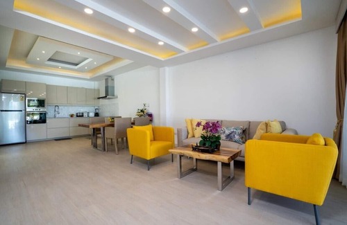 Laguna House | Alanti Villa close to Bangtao beach and bars!