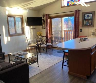 Seward Apartment | Alaska's Point of View Full Suite