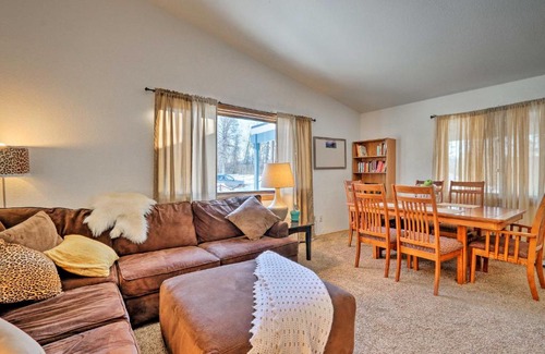 Wasilla House | Alaskan Adventure Hub Walk to Wasilla Lake!