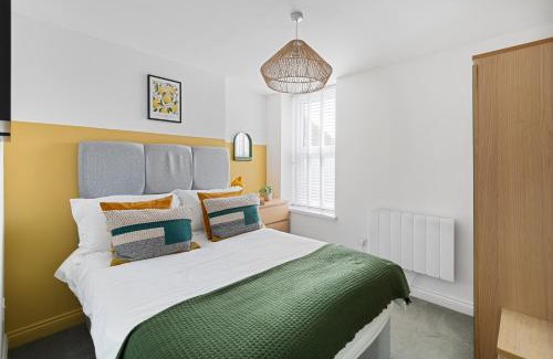 Roath Apartment | Albany 2 by Black Door Stays