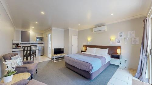 Westshore Hotel | Albatross Motel