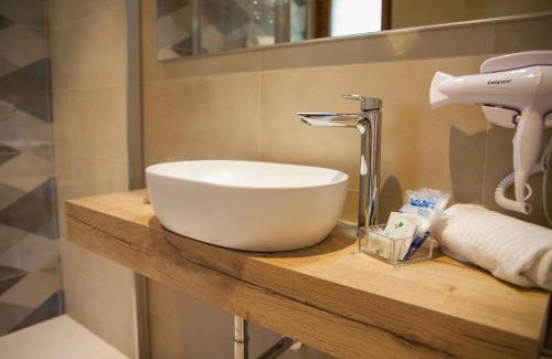 Ranzanico Hotel | Albergo La Romanella