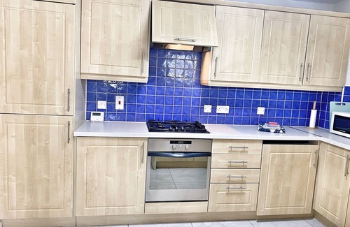 Cathedral Quarter Apartment | Albert Clock/Customs House Square. 2 Bed, Parking.
