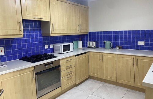 Cathedral Quarter Apartment | Albert Clock/Customs House Square. 2 Bed, Parking.