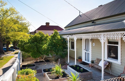 Daylesford House | Albert Cottage - charming miner's cottage in the heart of town