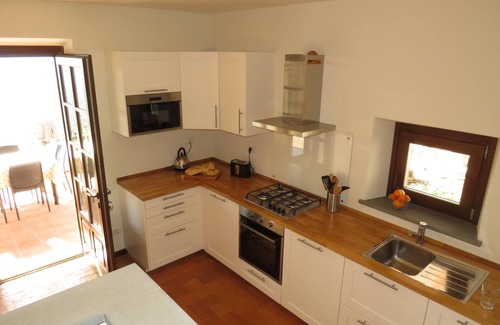Mologno Villa | Albiano, private solar heated pool, stunning views, walk restaurant, Barga!