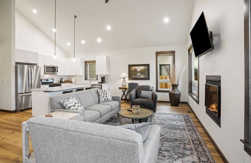 Four Corners House | Albrey Trail Retreat -Townhouse Located in Bozeman's Four Corners Area