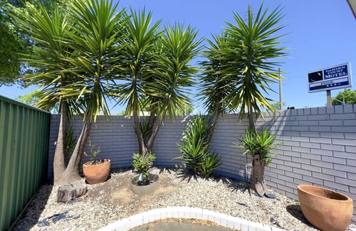 South Albury House | Albury Garden Court Moteln5 minute to CBD, 3 to Train Station, 5 Minutes to park