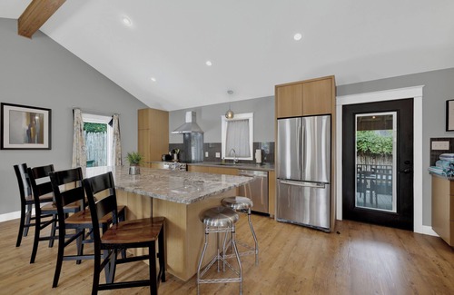 Fredericksburg House | Alcove: Steps to Main St.-High End Home w/Hot-tub!
