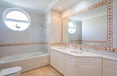 Vale do Lobo Apartment | Aleisha