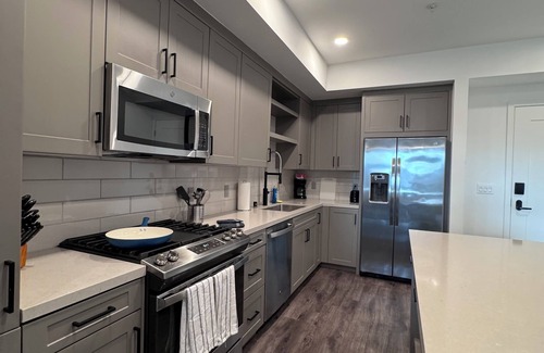 Mission Valley Apartment | Alexan Gallerie: Upgraded 1BR with Modern Finishes in Mission Valley, San Diego