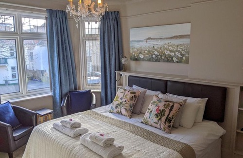 Boscombe Bed & Breakfast | Alexander Lodge