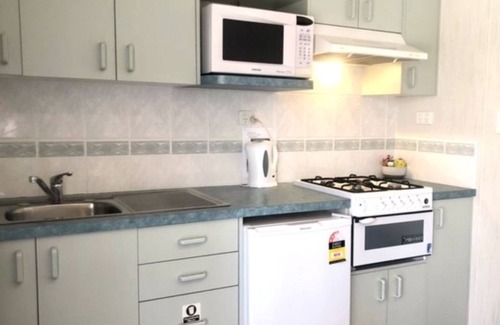 Alexandra Cabin | Alexandra Parklife. Studio 4