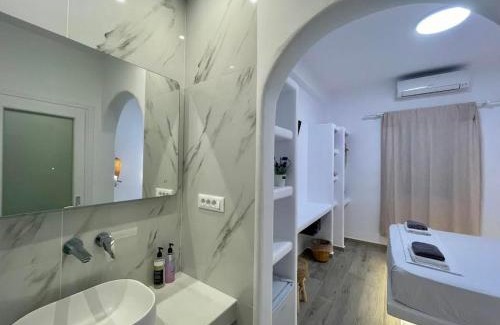 Tourlos Hotel | Alexandra Suites & Rooms - MYKONOS PORT